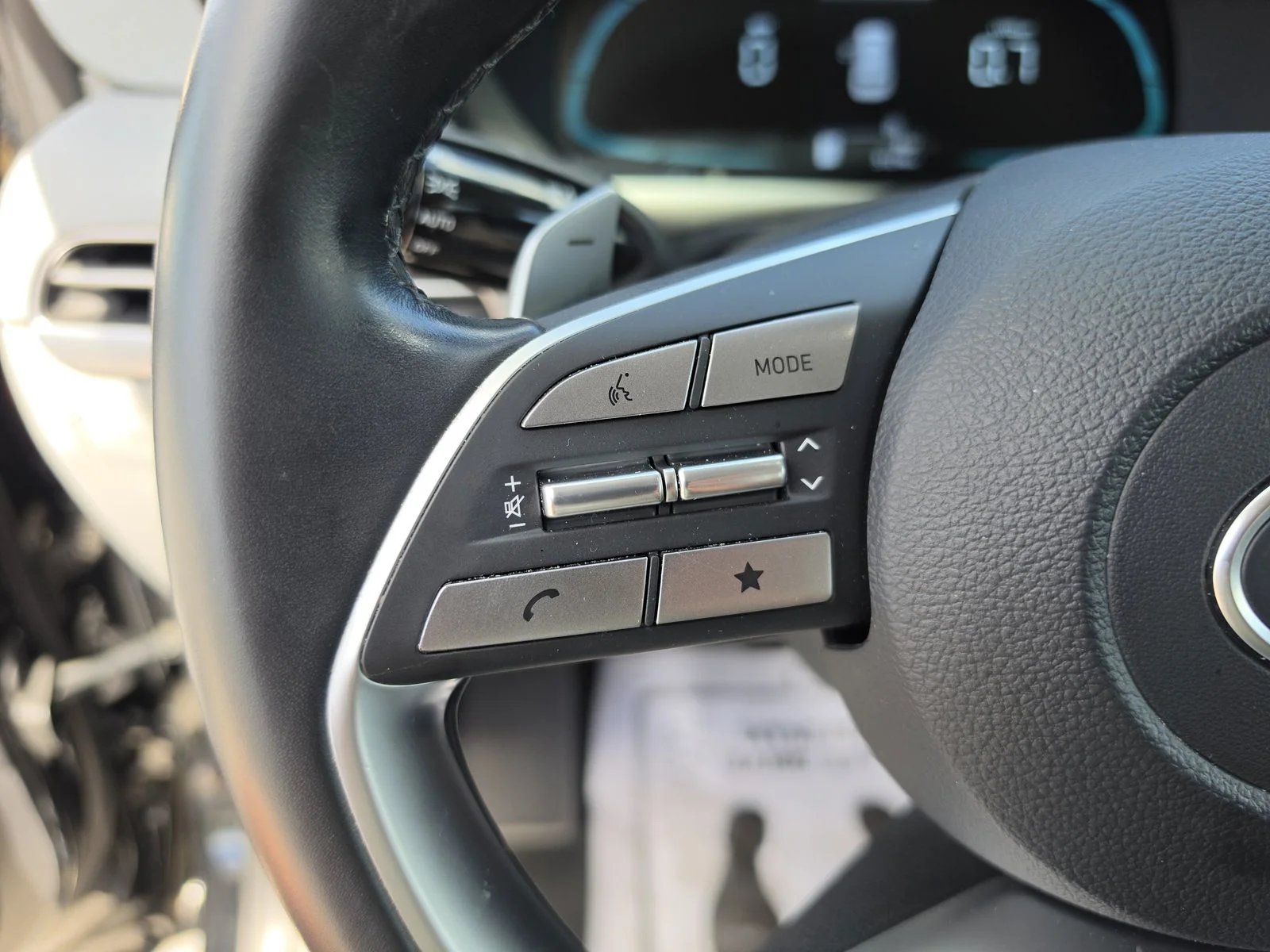Used 2023 Black Hyundai SEL image 31