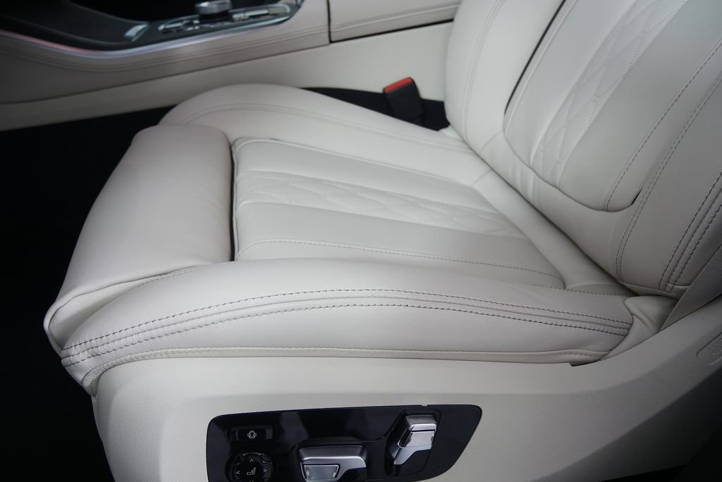 Used 2026 Black Sapphire Metallic BMW sDrive40i image 10