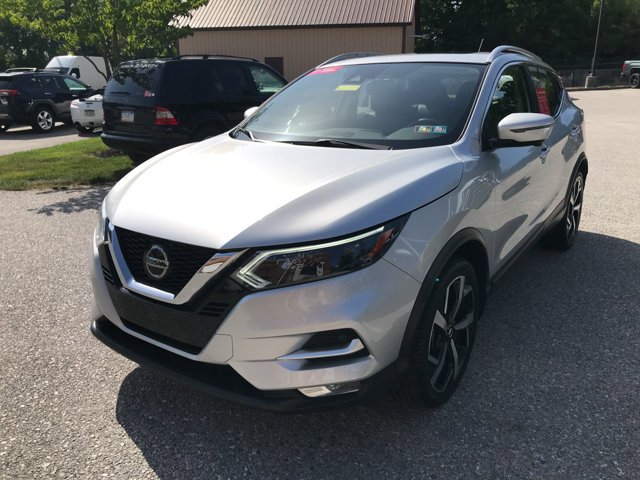 Used 2022 Brilliant Silver Metallic Nissan SL image 3