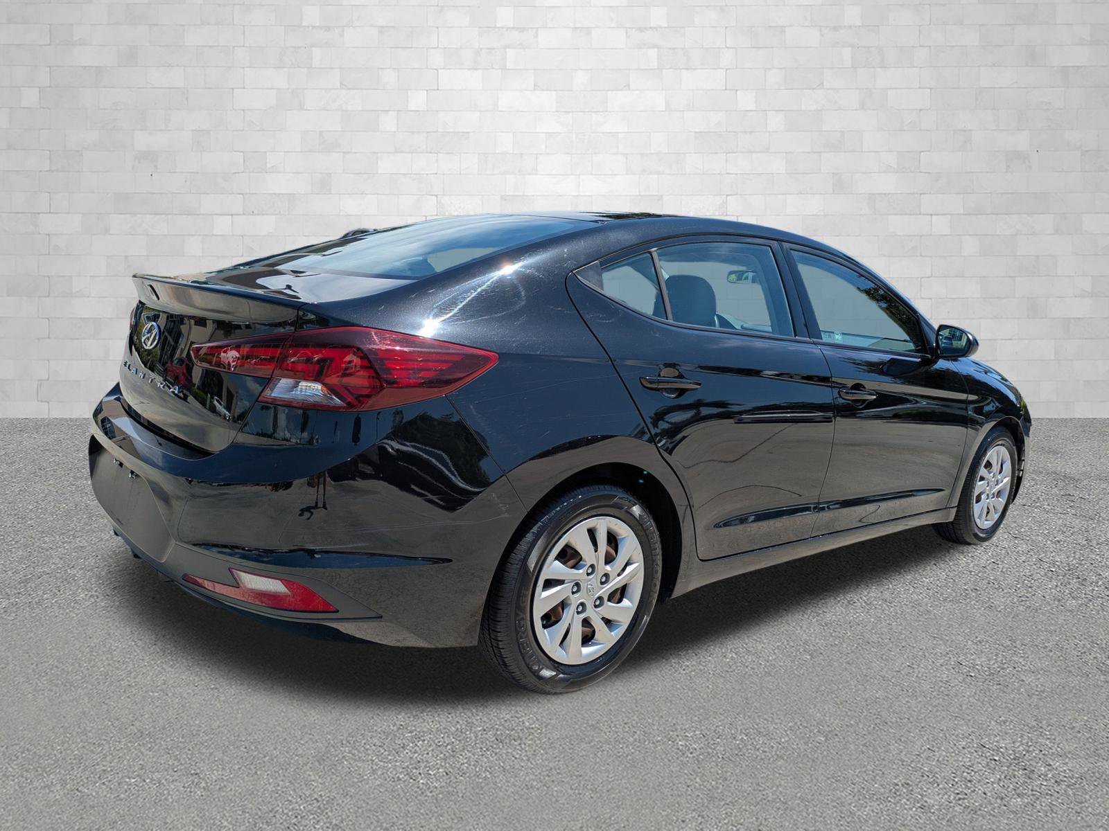Used 2020 Hyundai Elantra SE with VIN 5NPD74LF3LH619932 for sale in Naples, FL