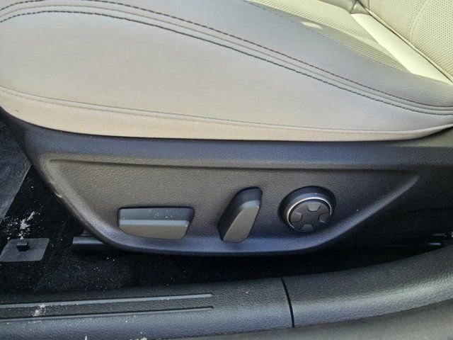 2025 GENESIS G70 Standard - Photo 17