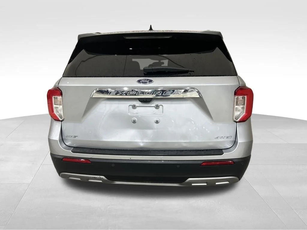 Used 2023 Silver Ford XLT image 4