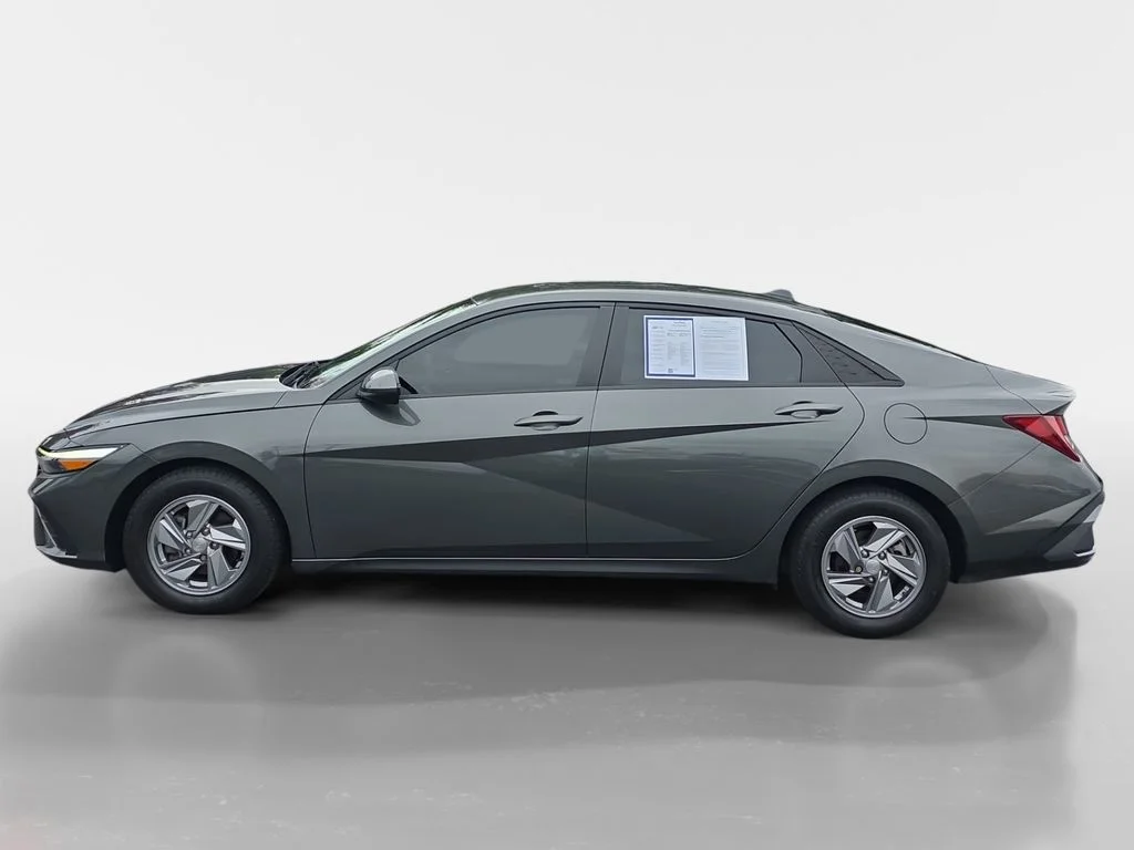 Used 2024 Amazon Gray Hyundai SE image 7