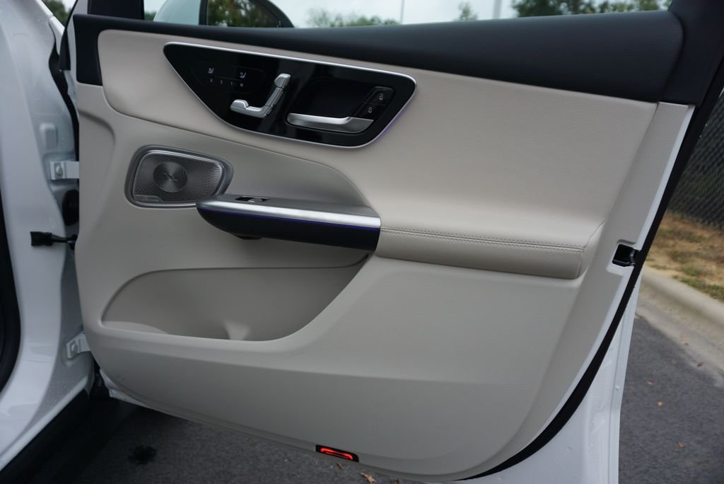 Used 2026 Polar White Mercedes-Benz GLC 300 image 61