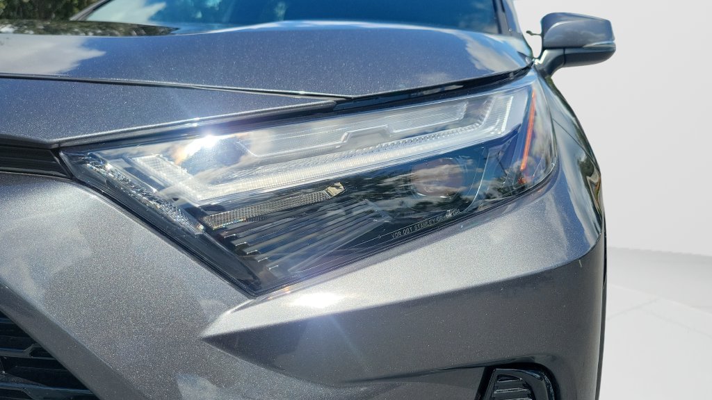 2025 Toyota RAV4 SE - Photo 24