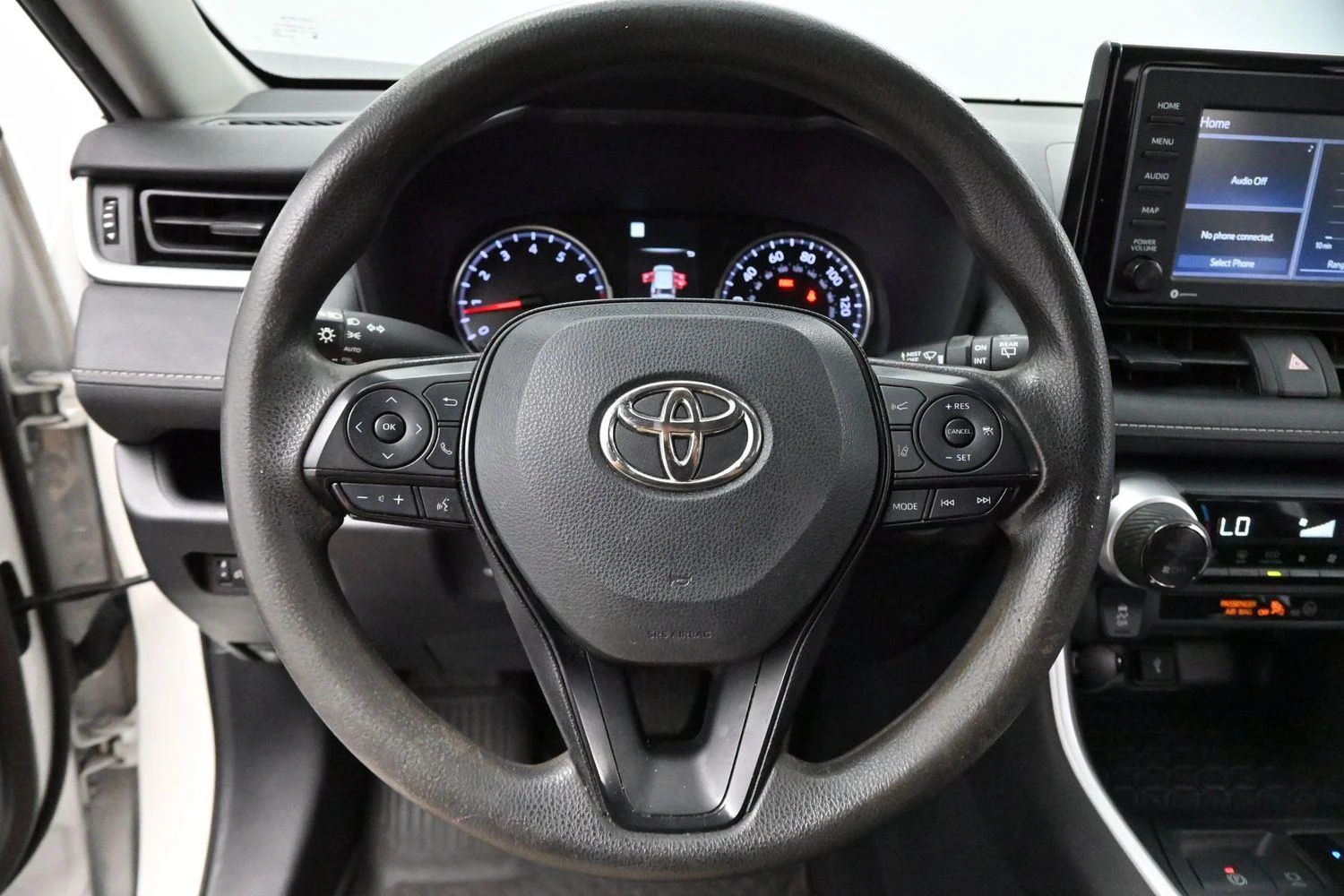 Used 2022 White Toyota XLE image 14