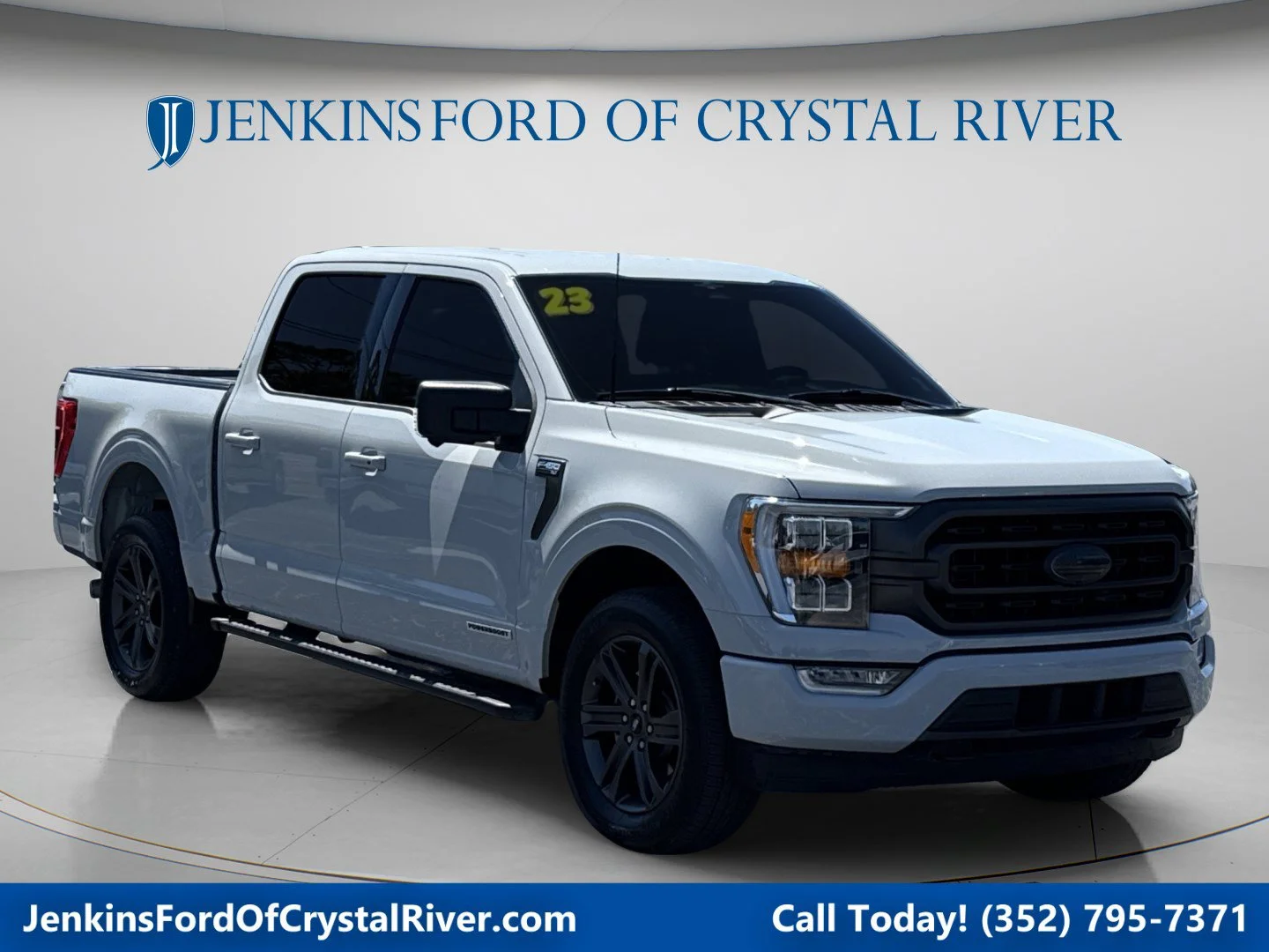 Used 2023 Avalanche Gray Ford XLT image 1