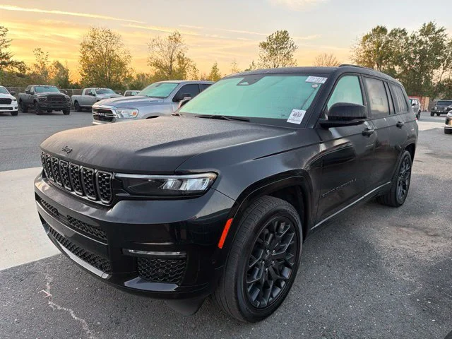 Used 2025 Black Jeep Summit image 9
