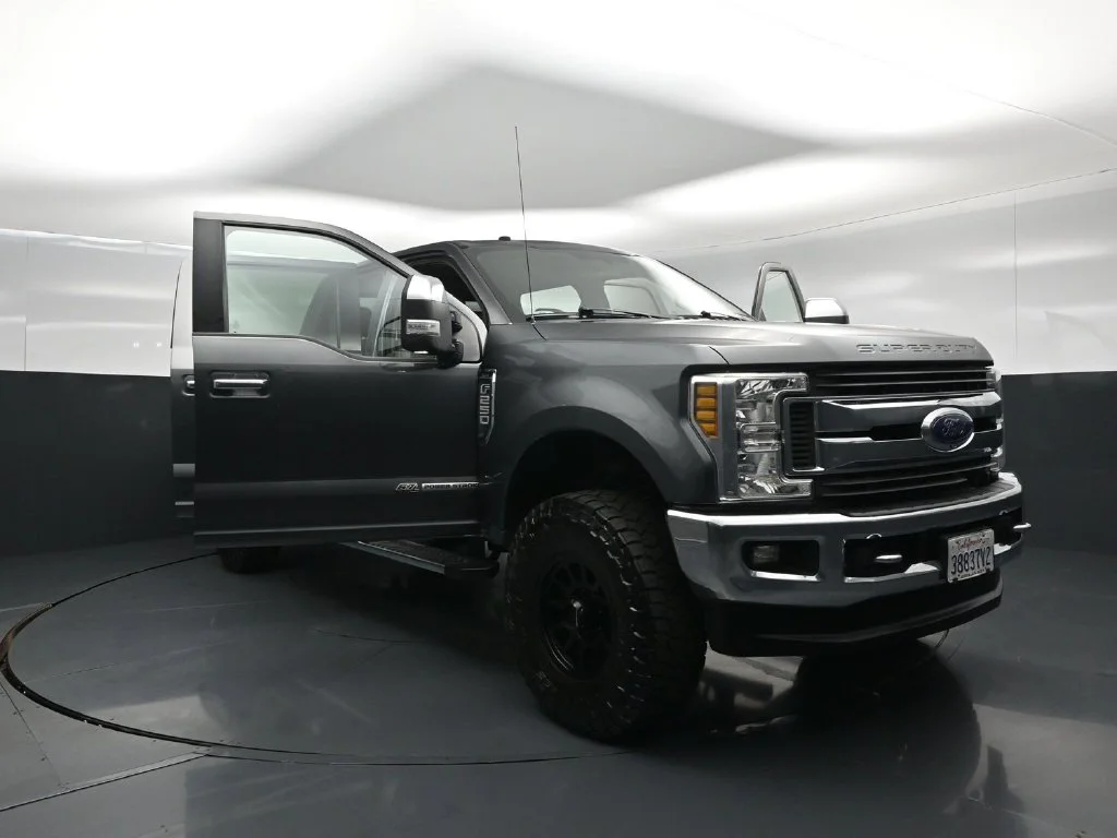 Used 2019 Gray Ford XLT image 26