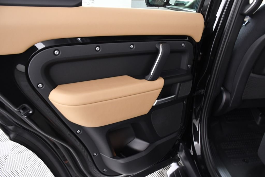 New 2026 Santorini Blk Land Rover X image 26
