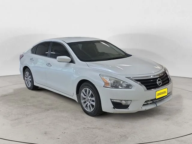 Used 2015 White Nissan 2.5 S image 7