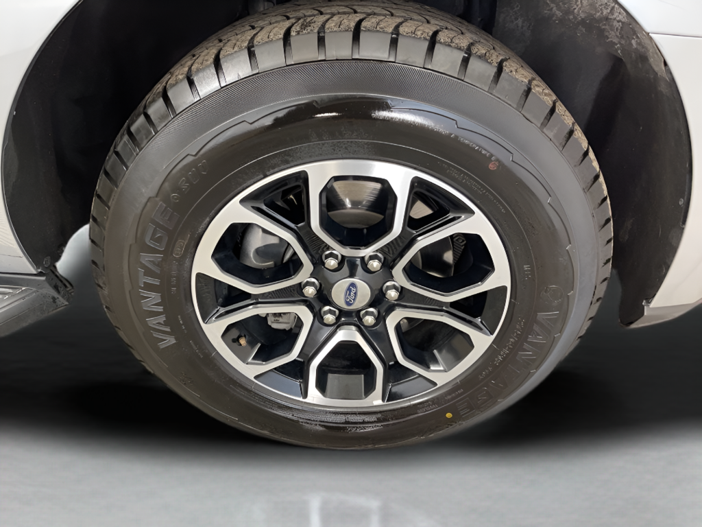 Used 2024 Silver Metallic Ford XLT image 39