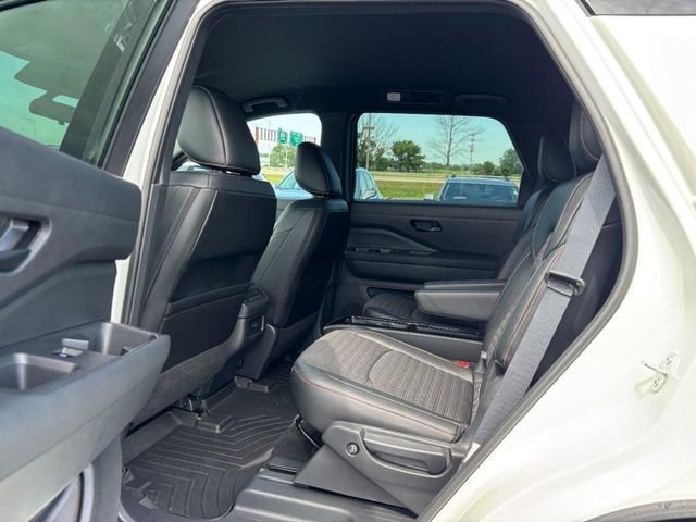 2024 Nissan Pathfinder Rock Creek - Photo 11