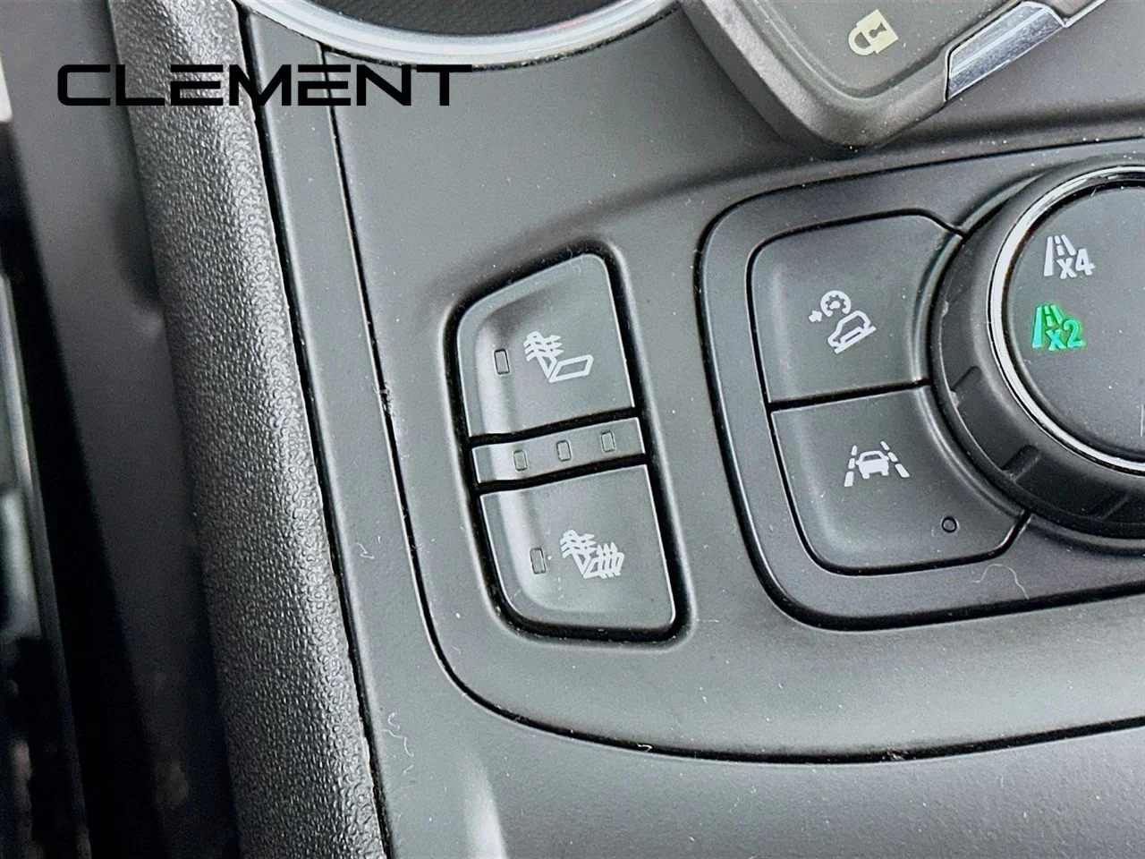 Used 2022 Summit White GMC SLE image 23