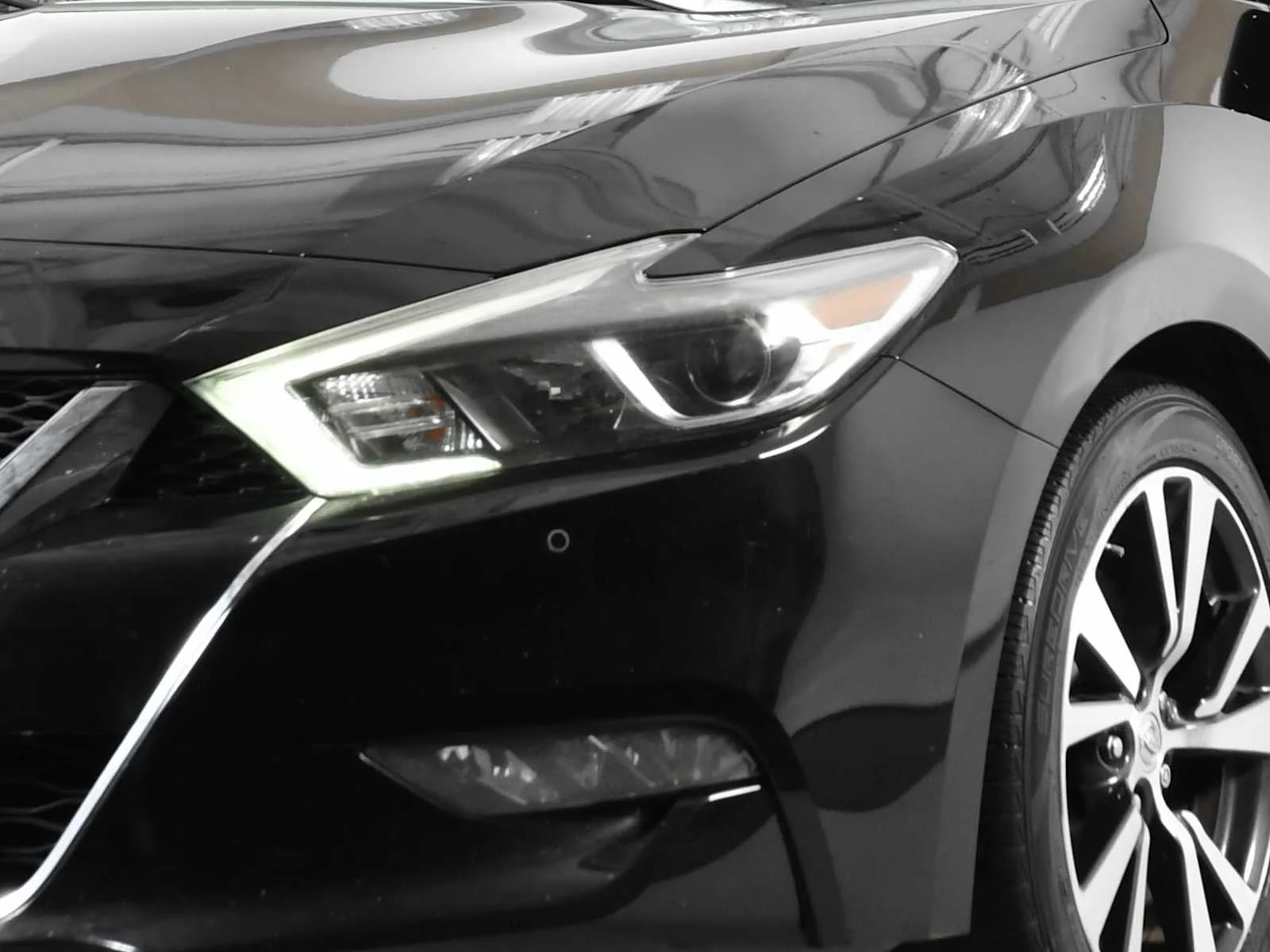 Used 2016 Super Black Nissan 3.5 Platinum image 10