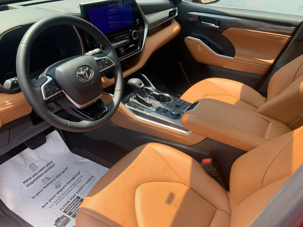 Used 2025 Red Toyota Platinum image 11
