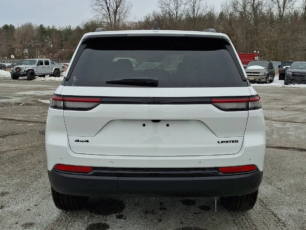 New 2025 Bright White Clear-Coat Exterior Paint Jeep Limited image 7