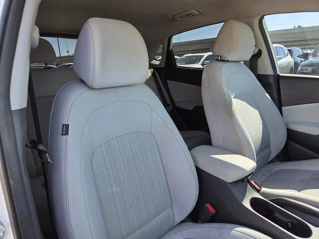 Used 2023 Lunar White Hyundai SEL image 27