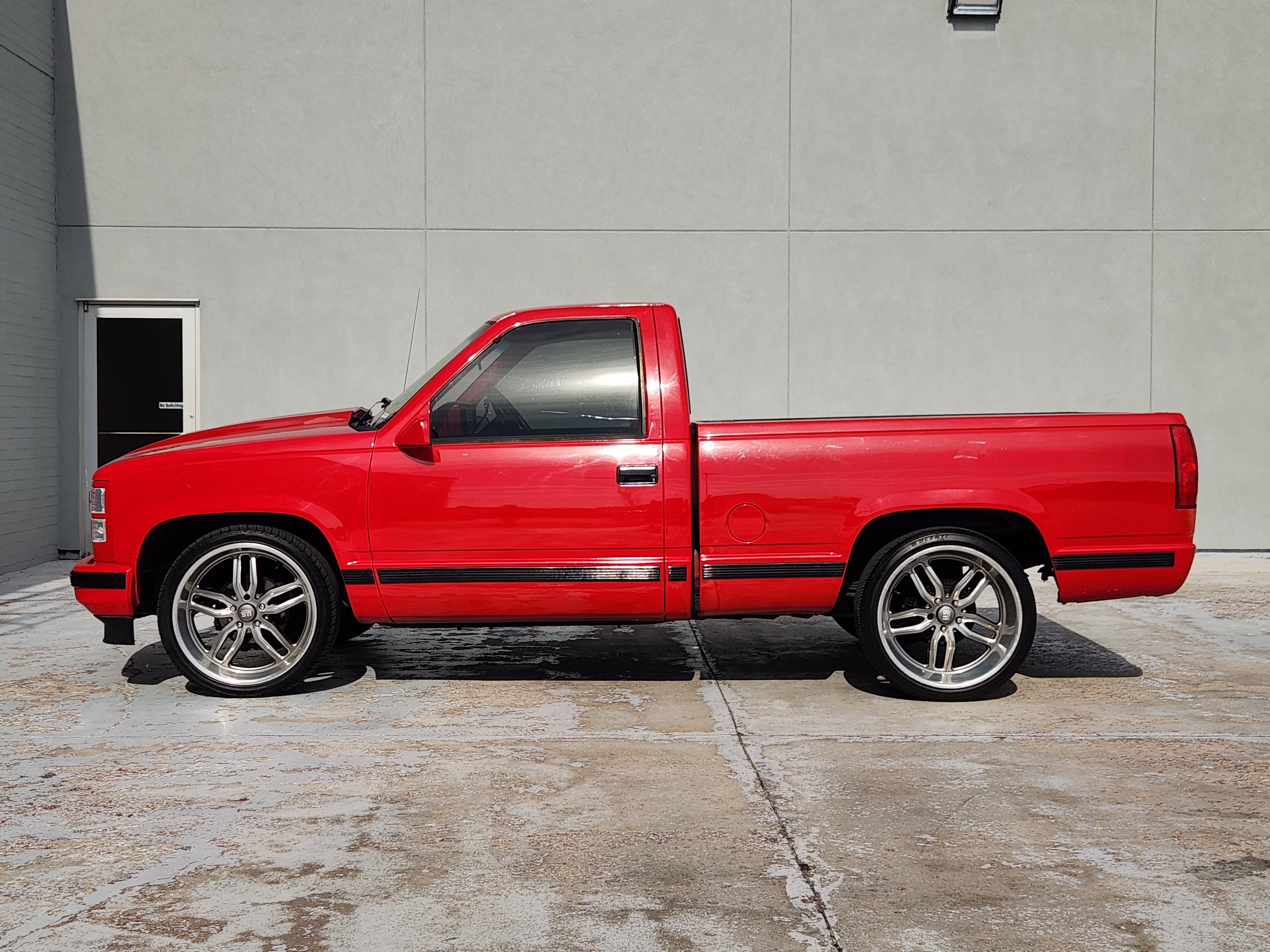 Used 1990 Red Chevrolet REG CAB 2WD 133WB image 4