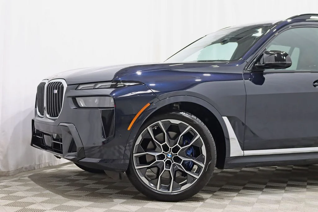 2023 BMW X7 M60i