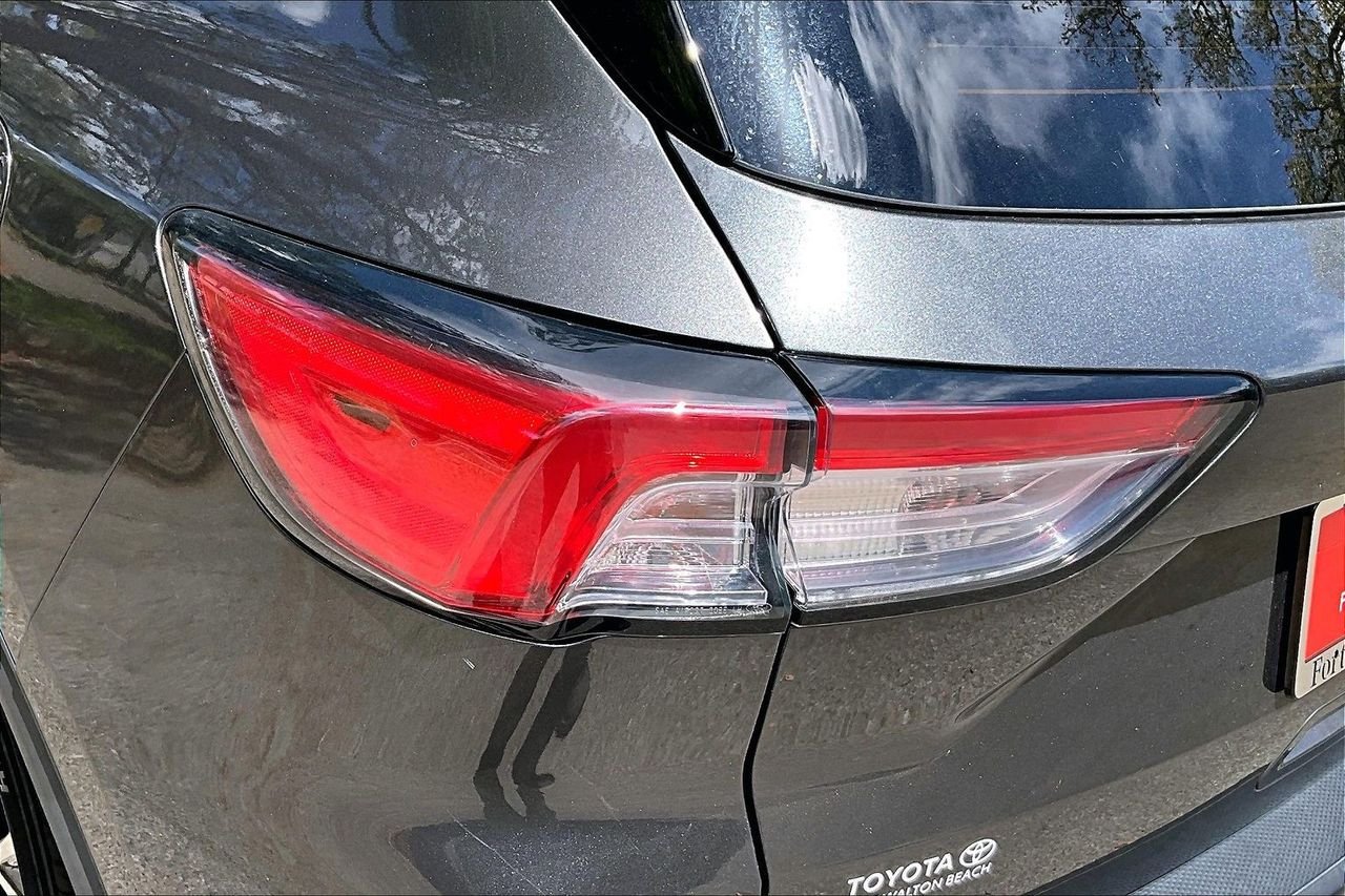 Used 2020 Gray Ford SEL image 20