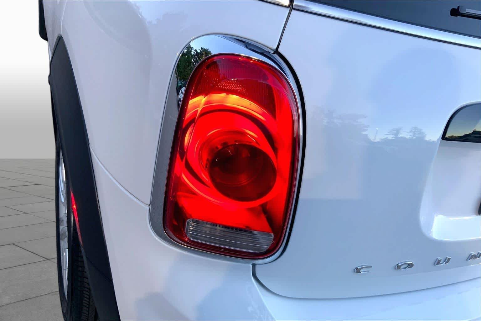 Used 2017 Light White MINI Cooper S image 27