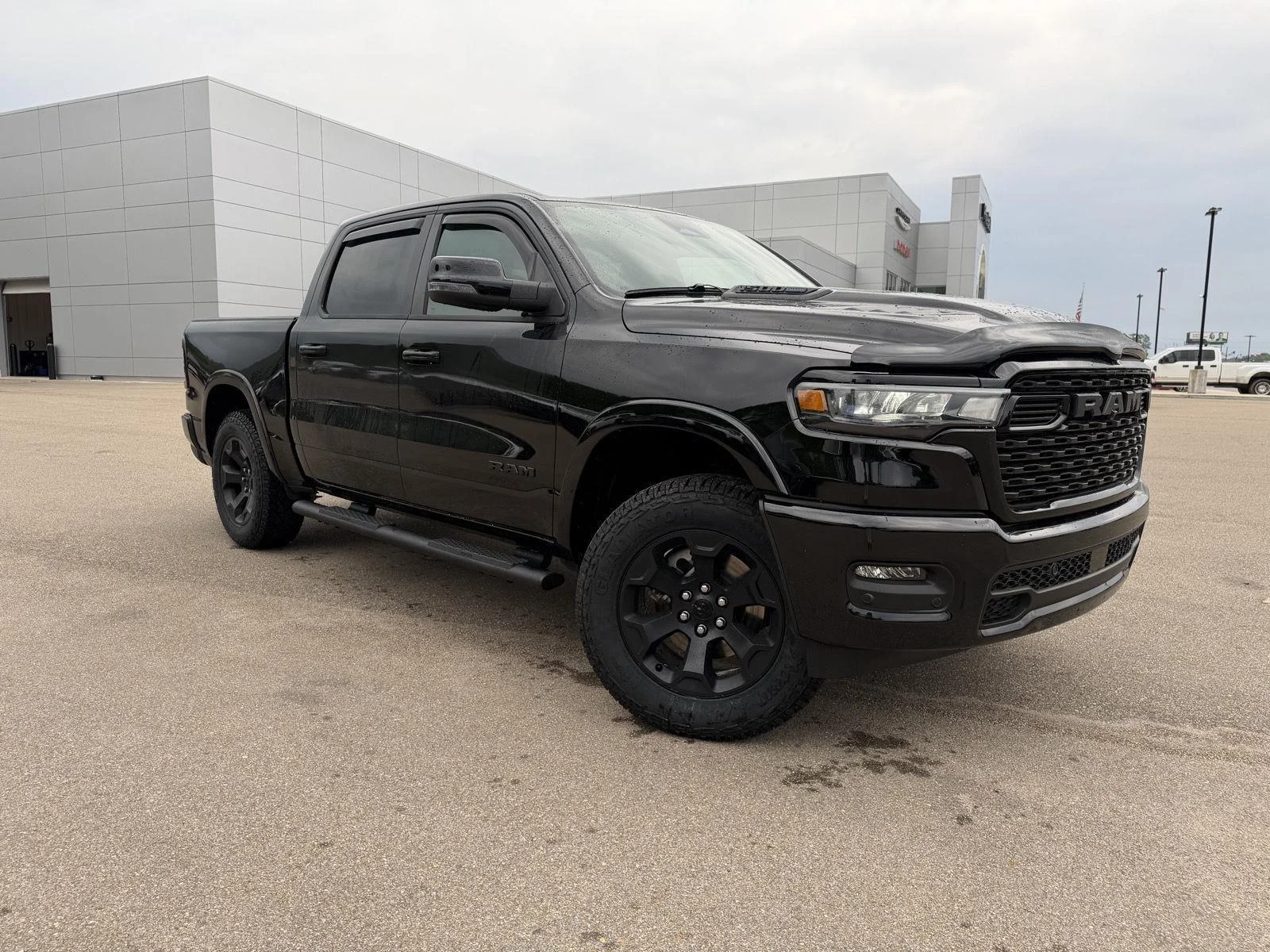New 2026 Diamond Black Crystal Pearl-Coat Exterior Paint RAM Big Horn image 3