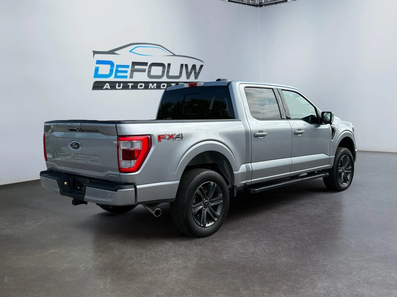 Used 2023 Iconic Silver Ford LARIAT image 3