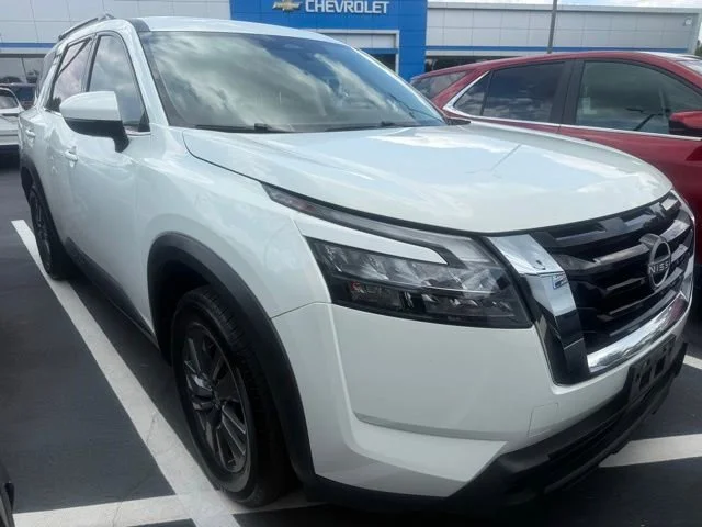 Used 2024 White Nissan SV image 3