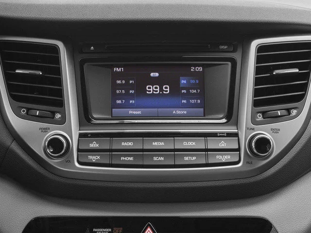 Used 2016 Chromium Silver Hyundai SE image 12
