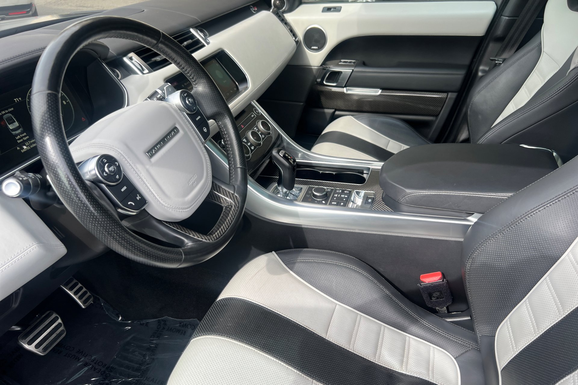 Used 2017 Borealis Black Metallic Land Rover SVR image 13