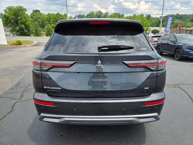 Used 2025 Gray Mitsubishi SE image 7