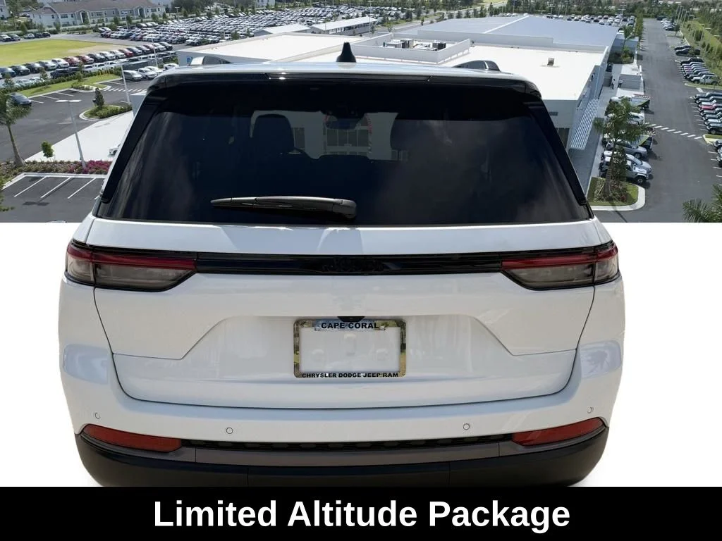 New 2026 Bright White Clear-Coat Exterior Paint Jeep Limited image 5