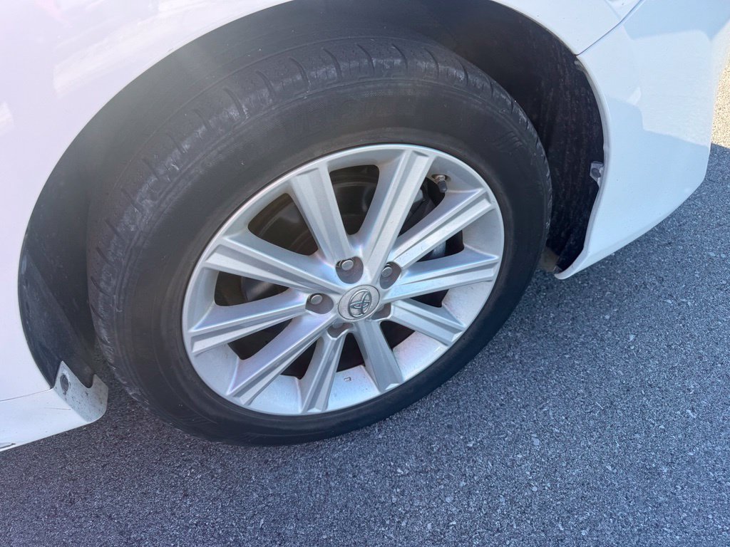 Used 2013 Super White Toyota XLE image 8