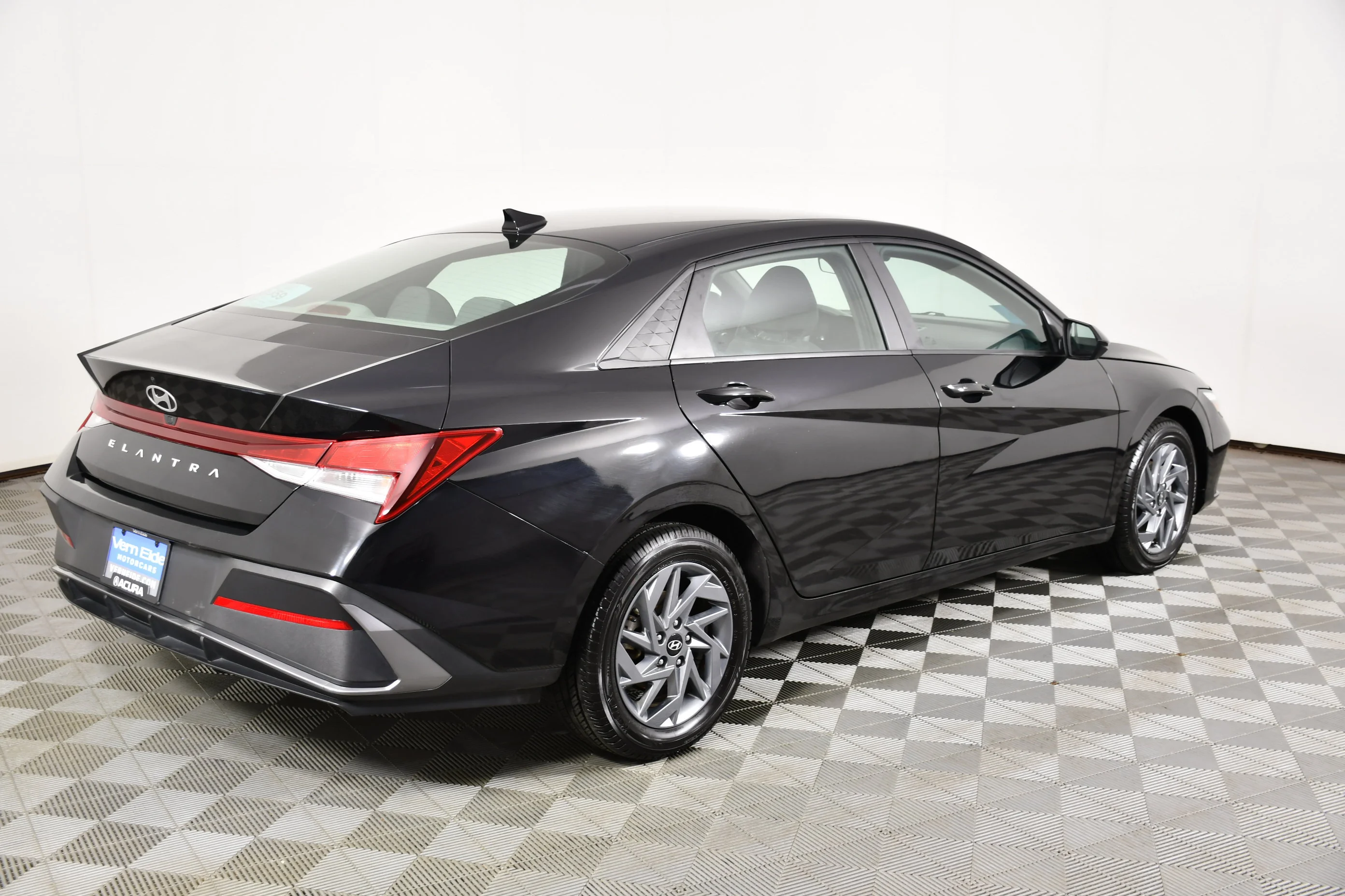 Used 2024 Abyss Black Hyundai SEL image 6
