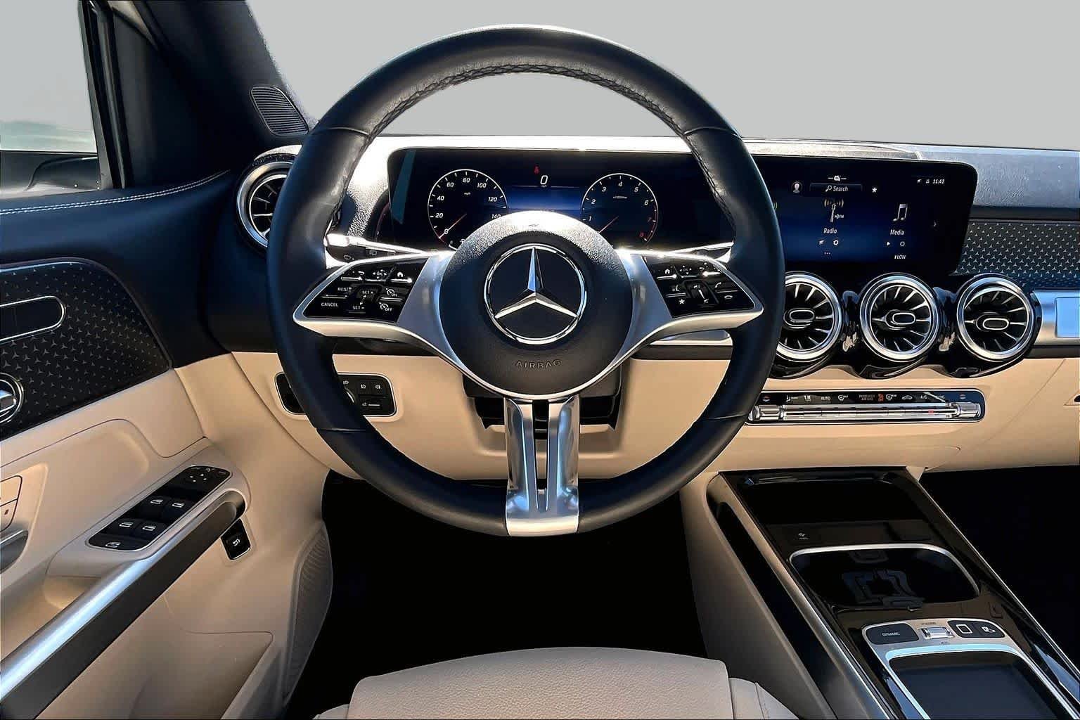 Used 2025 Polar White Mercedes-Benz GLB 250 image 6