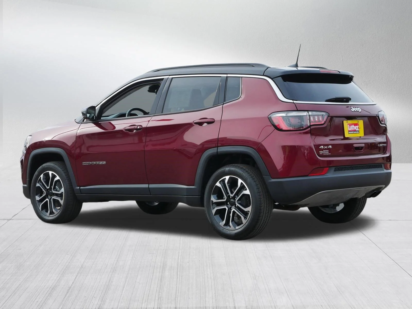 Used 2022 Velvet Red Pearlcoat Jeep Limited image 5