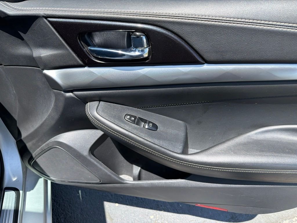 Used 2019 Silver Nissan 3.5 SV image 16