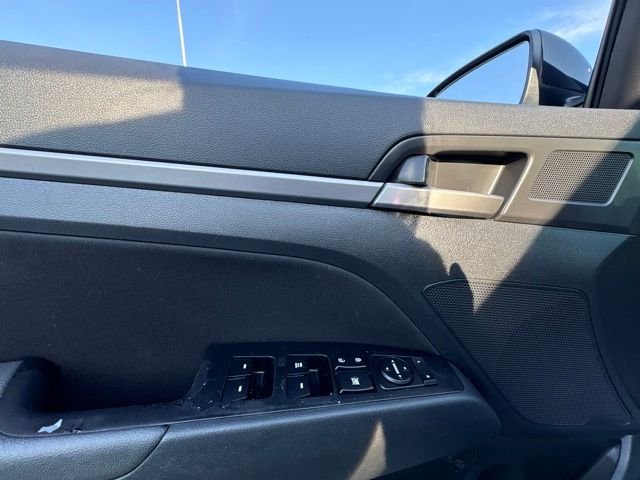 Used 2018 Phantom Black Hyundai SEL image 11