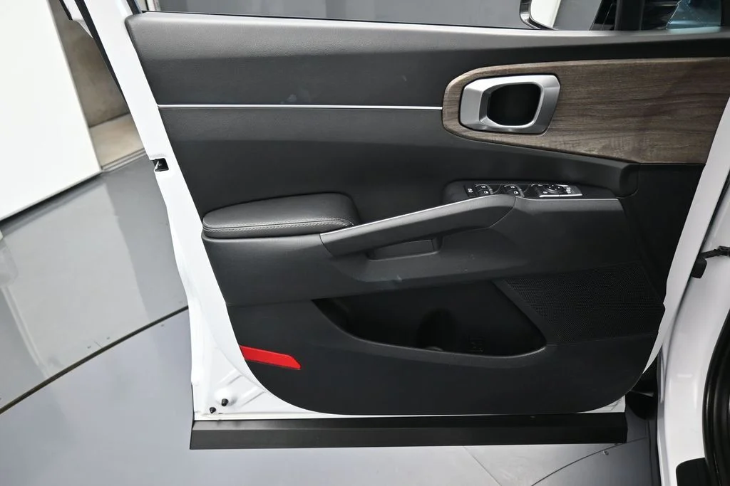 Used 2022 Glacial White Pearl Kia EX image 13