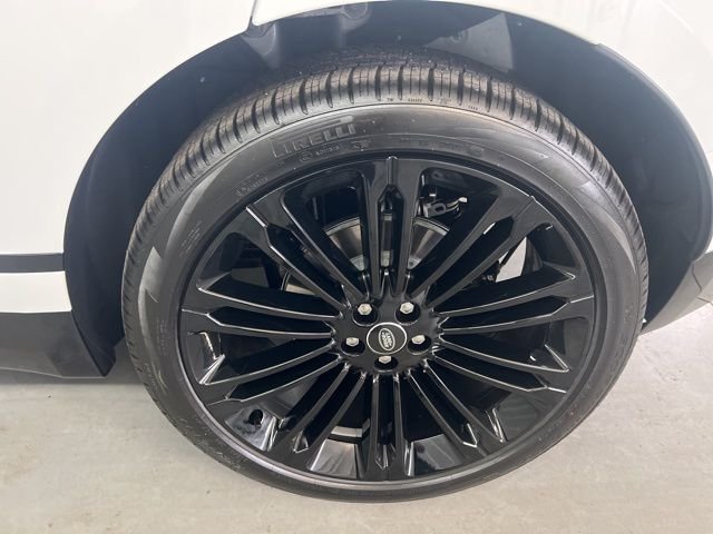 New 2026 Fuji White Land Rover Dynamic SE image 27