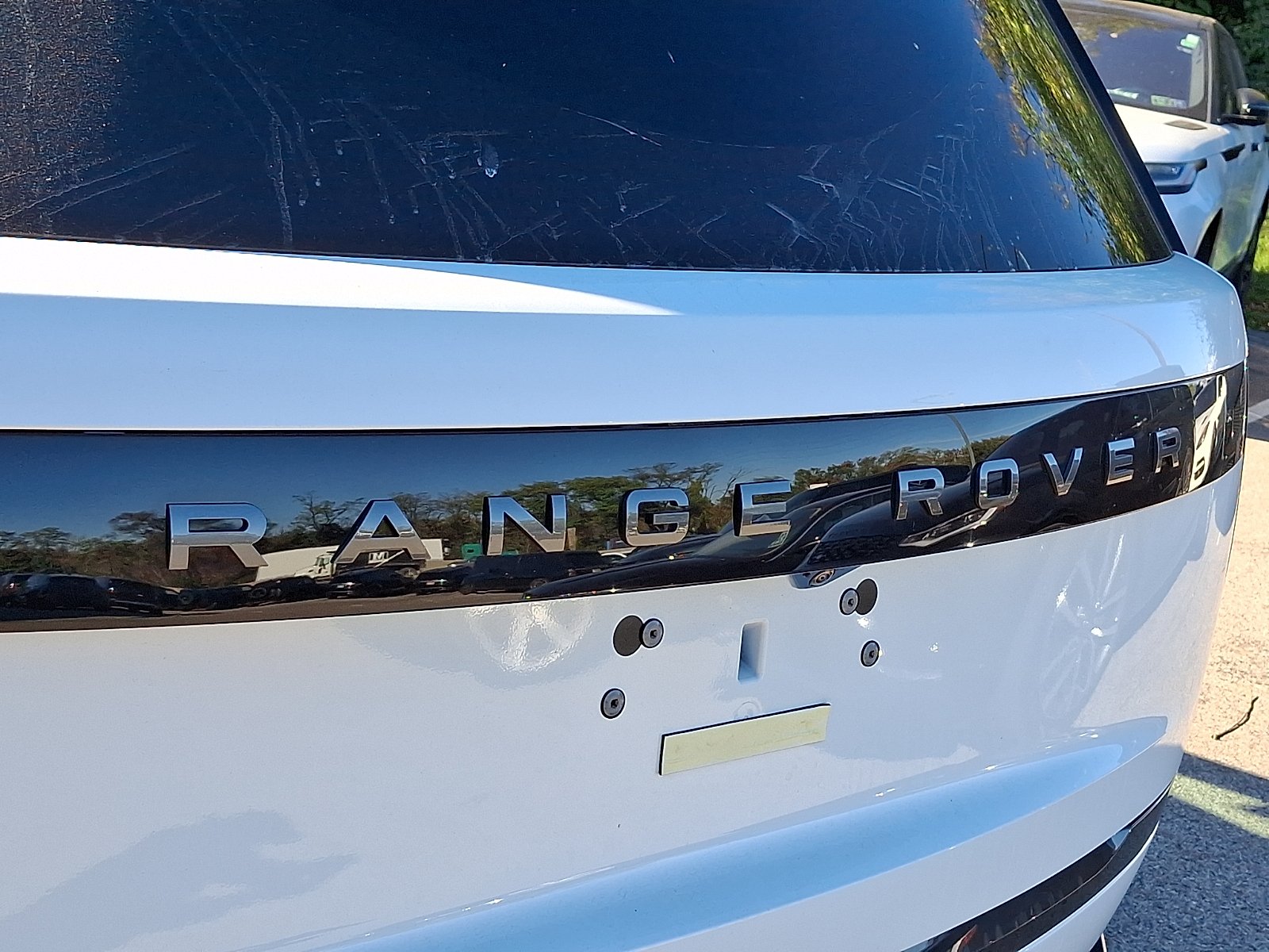 New 2027 Fuji White Land Rover SE image 17