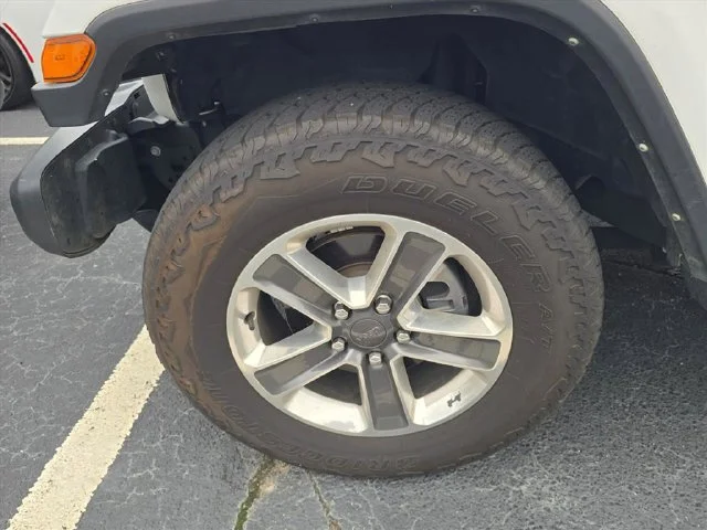 Used 2022 White Jeep Unlimited Sahara image 24