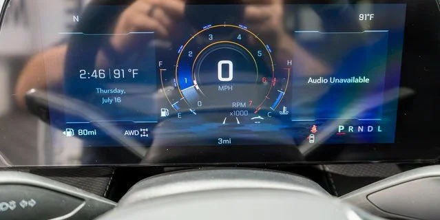New 2027 Summit White Chevrolet LT image 16