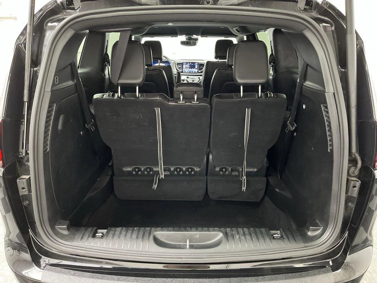 2025 Chrysler Pacifica Select - Photo 28
