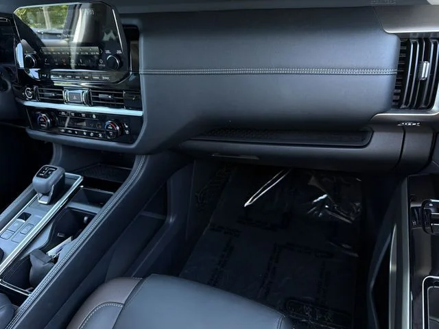 Used 2024 White Nissan Platinum image 38