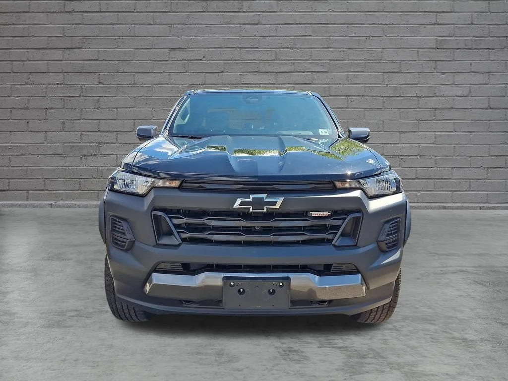 Used 2025 Black Chevrolet Trail Boss image 9