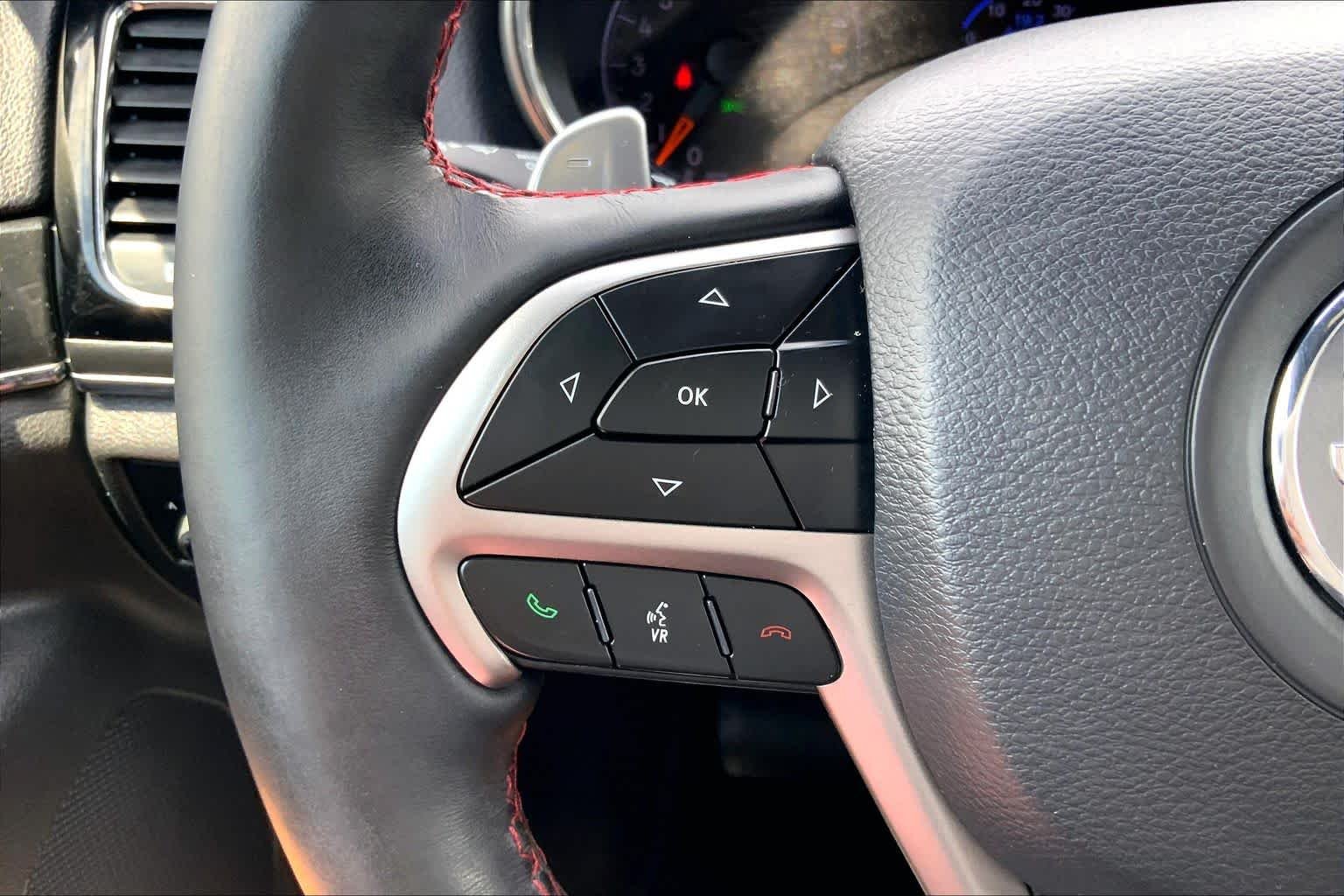 Used 2019 Diamond Black Crystal Pearlcoat Jeep Trailhawk image 23