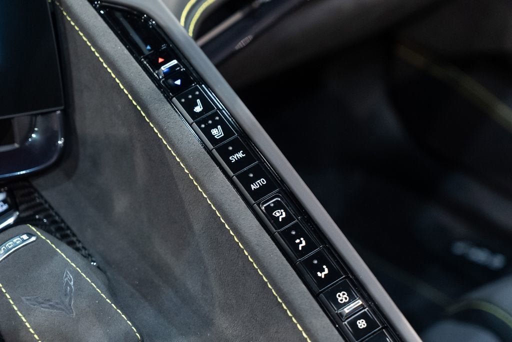 Used 2025 Black Chevrolet Z06 image 33