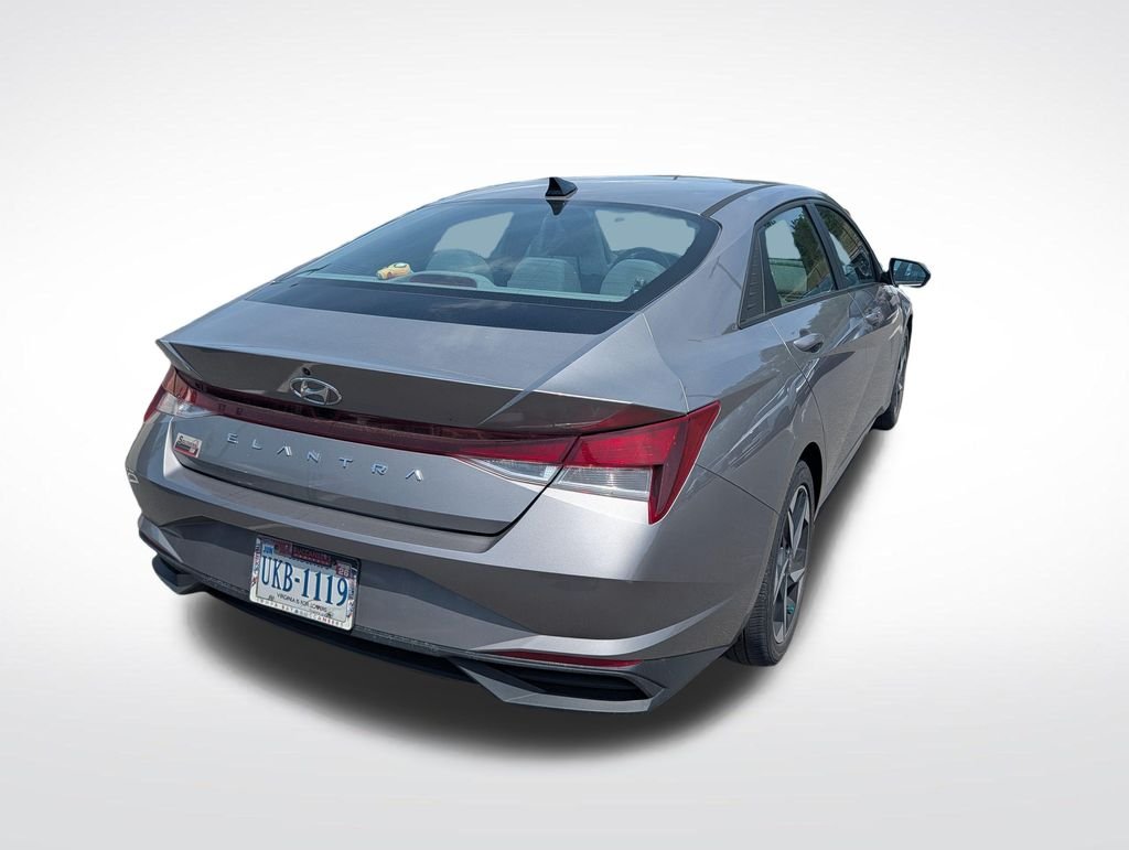 Certified Used 2023  Hyundai SEL image 3
